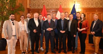 Absolvent*innen der Wiener Parteischule